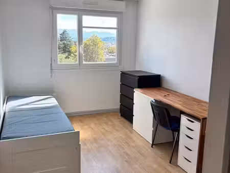 particulier loue appartement meublé  à deux pas de la faculté et de tous commerces