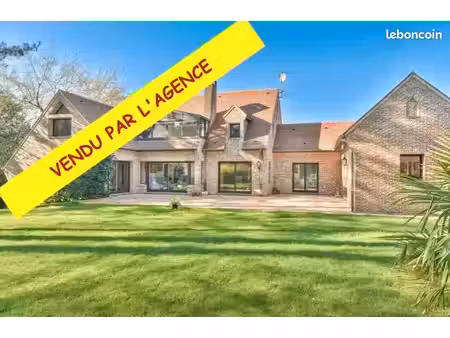 villa 11 pièces 301 m²