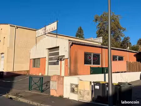 2 locaux de 110m2 (local commercial / entrepôt / local industriel)