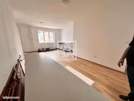 bâtiment 402 m²