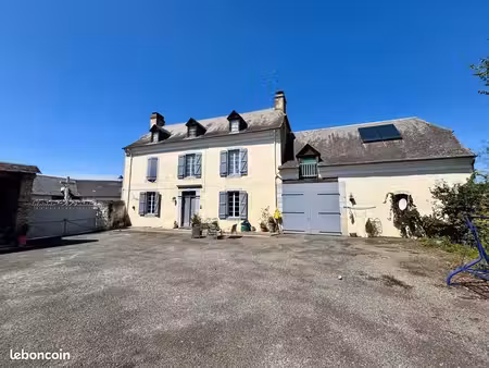 maison 7 pièces 256 m²