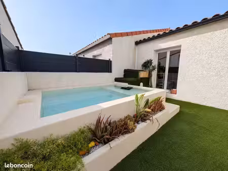 pia : maison 2 faces avec piscine