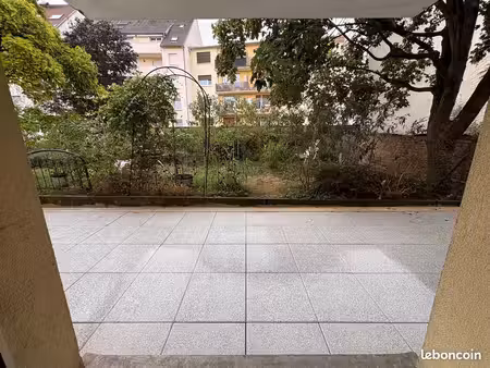 t2 rénové  terrasse  34 m2  calme  centre à 5 min
