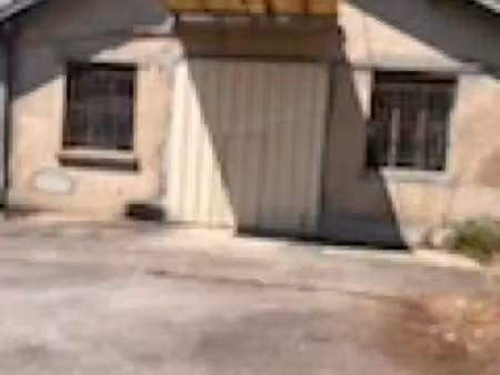 loue local de 450m2 à castres
