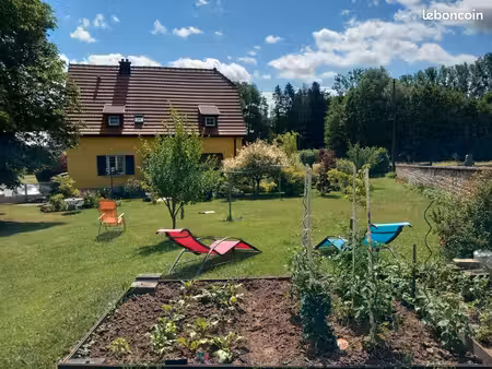 maison lumineuse et agréable pré pour chevaux