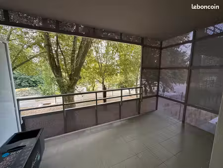 f2 avec vue directe sur le bassin – 42 78 m² – ascenseur pmr