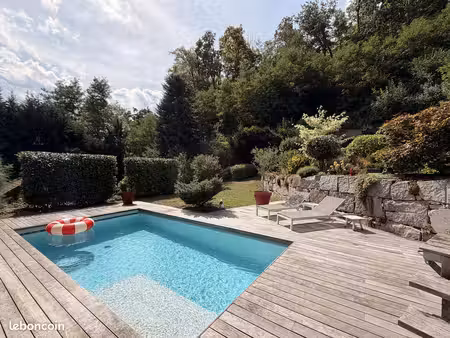 propriété 5 pièces 181 m²