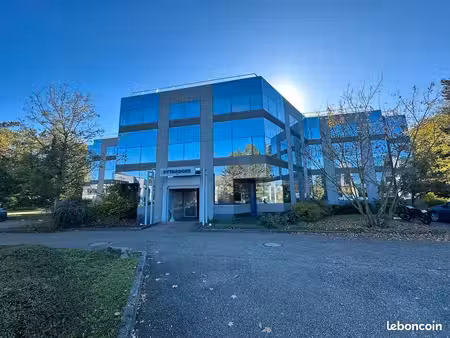 bureaux 122 m²