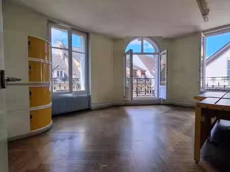 bureau 123 m²