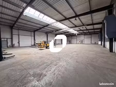 local d'activité 2 679 m²