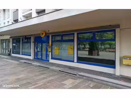 local commercial ou professionnel - 142 09 m² - zone piétonne au centre-ville