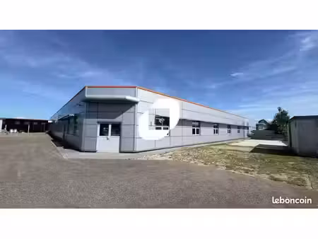 local d'activité 1 300 m²