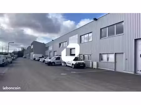 local d'activité 151 m²