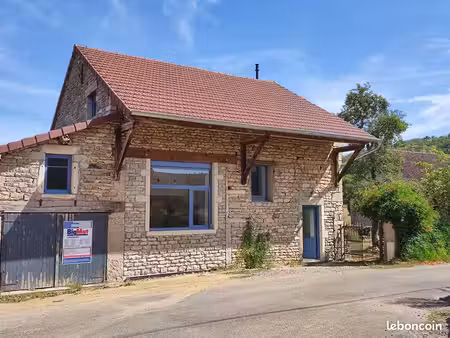 a louer  logement étudiant meublé  au cœur du village de passy (20 km au nord de cluny)