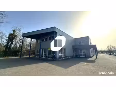 local d'activité 740 m²
