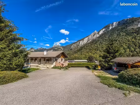 chalet avec appartement indépendant et piscine