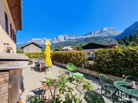 très beau t4 duplex avec double terrasse et stationnements privatifs