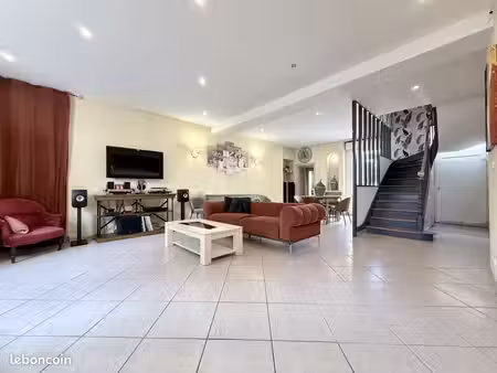 maison 5 pièces 158 m²