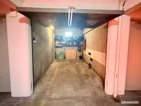 garage avec borne recharge électrique