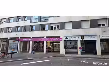 local commercial vitrine le mans 580 cc