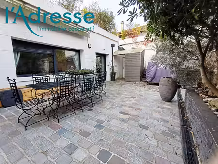 vente murs  320.00m²  gournay
