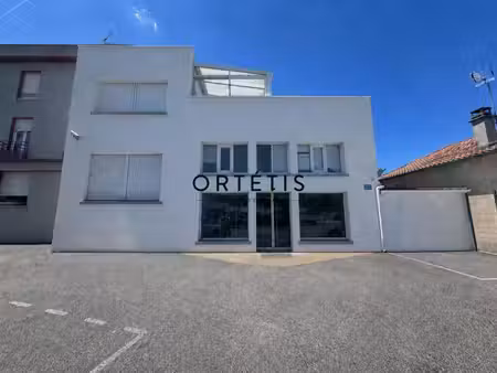 location local d’activités 822m²