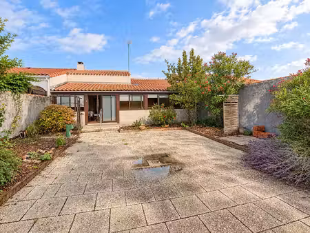 la chaume  jardin  garage à 3 minutes des quais les sables d'olonne
