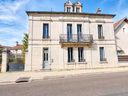 maison authentique à rénover  au minimum 4 chambres  jardin et dépendance. fort potentiel 