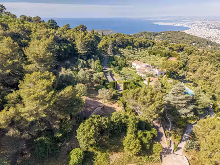 nice - vinaigrier - maison et dépendance à rénover sur terrain plat de 4.800 m² avec vue m