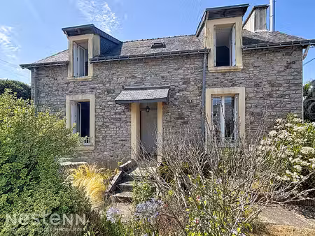 maison en pierre de 77m²  3 chambres proche commodités à pied.