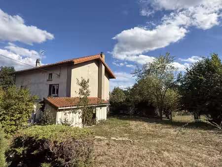 maison individuelle avec beau jardin
