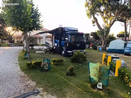 chambre insolite dans camion