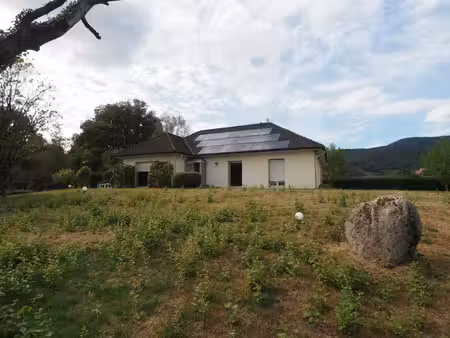 proche giromagny  propriété dans un parc de 3554 m2 sans vis