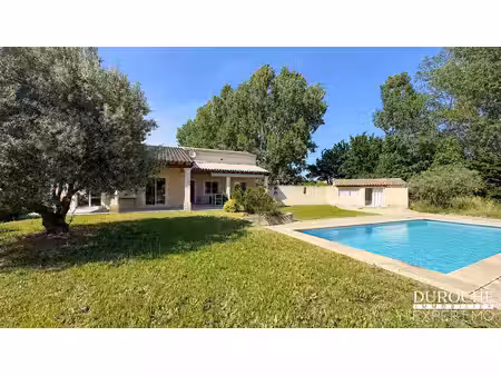 piolenc  quartier résidentiel  maison de plain-pied avec piscine et dépendances sur parcel