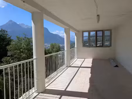 appartement t2 situé sur les hauteurs de briançon.