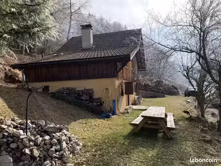chalet d'alpage authentique avec terrain d'environ 2 000 m² - un cadre de vie rare au cœur