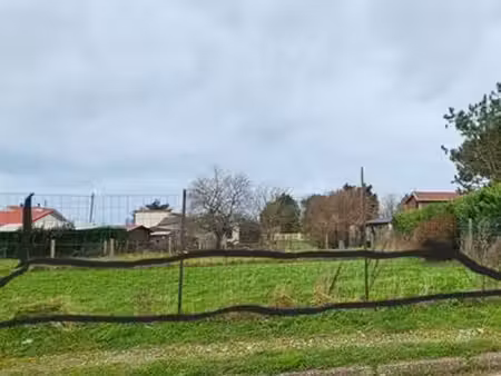 terrain près de la plage