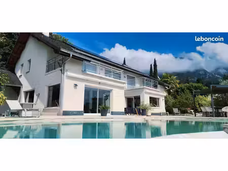 villa 6 pièces 180 m²