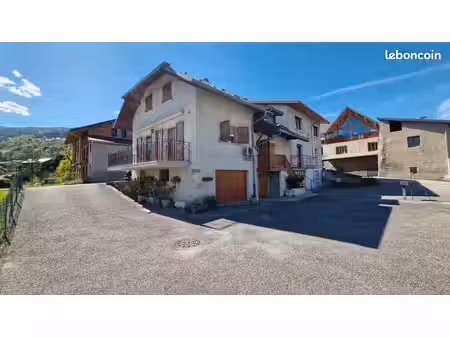 maison individuelle dans village