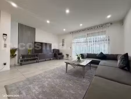 villa 5 pièces 120 m²