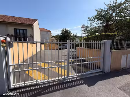 place de parking extérieure dans copropriété