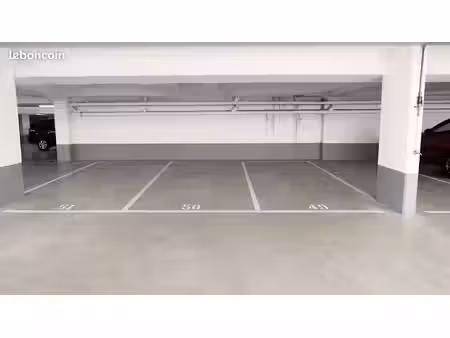 lot 3 parkings sécurisés