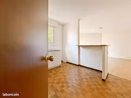 studio 1 pièce 32 m²