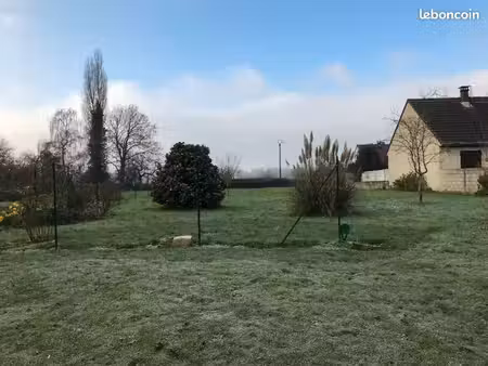 terrain 580 m² montry