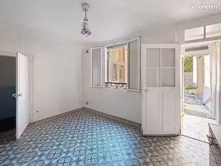 maison de ville de 80 m² avec 2 accès indépendants et stationnements