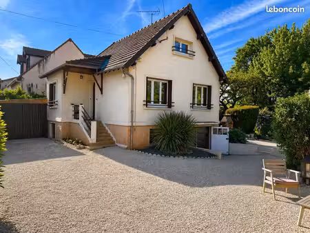 maison indépendante avec grand jardin  sous sol total