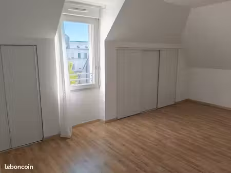 t4 proche seine et rer poissy 90m²