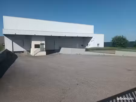 local d'activite 1700 m² barentin
