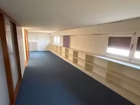 bureau 79 m²