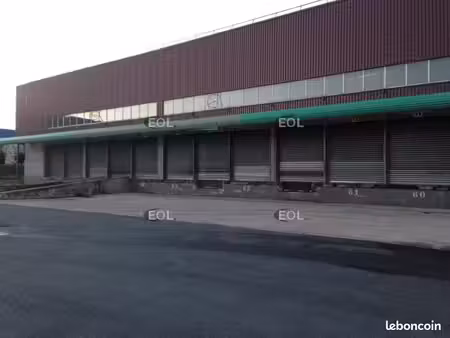 local logistique 1 325 m²
